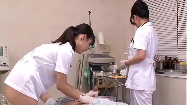 日本护士照顾病人